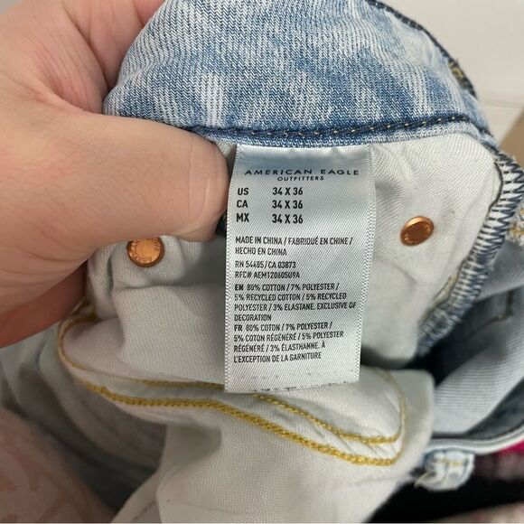 American Eagle 34x34 Light Wash Distressed Jeans - Picture 5 of 6